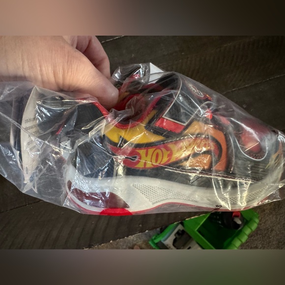New Hot Wheels light up sneakers Toddler Boy Sz 9 Red Black Race cars 9T - Picture 6 of 14